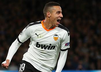 تقارير ليفربول يخطط لضم مهاجم فالنسيا تحسب ا لرحيل فيرمينو