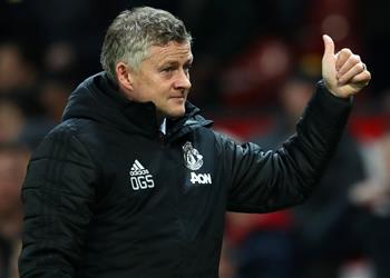 مدافع مانشستر يونايتد يتدرب مع فريقه السابق بإذن سولشاير