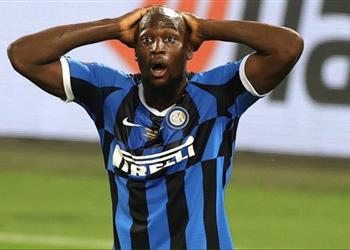 لوكاكو يرفض تسلم ميدالية الدوري الأوروبي بعد خسارة إنتر ميلان