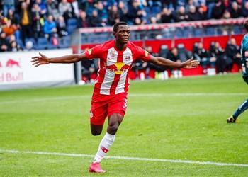 فيديو في 10 دقائق باتسون داكا يسجل هدفين لـ سالزبورج أمام ليفربول