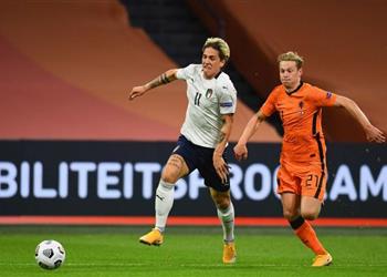 نيكولو زانيولو يخرج مصاب ا من مباراة هولندا وإيطاليا