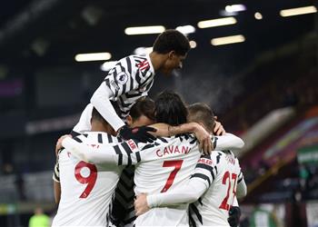 فيديو مانشستر يونايتد ينفرد بصدارة الدوري الإنجليزي بفوز صعب على بيرنلي