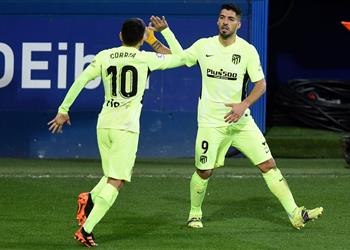 فيديو بثنائية سواريز أتلتيكو مدريد يهزم إيبار ويبتعد بصدارة الليجا