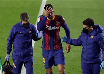 فيديو أراخو ينفعل على كومان ويركل مقاعد البدلاء أمام إشبيلية