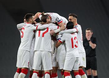 فيديو هاتريك يلماز يقود تركيا للفوز برباعية على هولندا في تصفيات كأس العالم