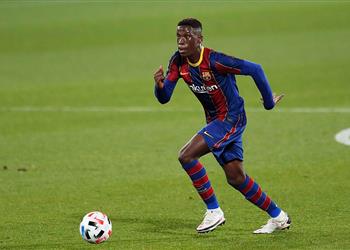 والد إليكس موريبا ألغيت رحلة مانشستر لأن نجلي أراد برشلونة