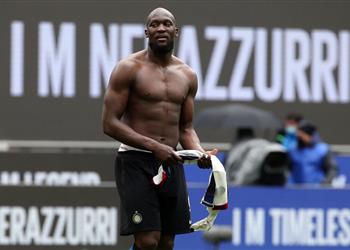 مدافع بلجيكا لوكاكو يسيطر على كل شيء ومطمئن بوجوده