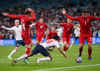 شمايكل لم أشجع إنجلترا في نهائي يورو 2020 بسبب تمثيل ستيرلينج