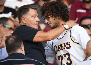 رئيس لاريسا اليوناني يدافع عن عمرو وردة طفل طيب القلب ولو كنت أملك أموال ا لتعاقدت معه