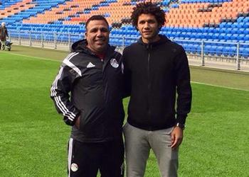 والد محمد النني يتحدث عن إمكانية انتقاله إلى الأهلي وفسخ آرسنال تعاقده