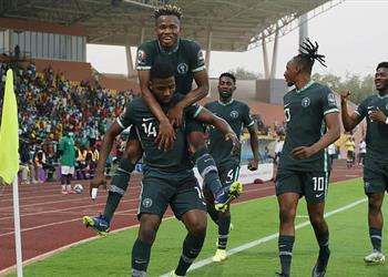 حارس نيجيريا السابق ترشحنا لتحقيق اللقب بعد الفوز على مصر وإيهيناتشو سيكون نجم البطولة
