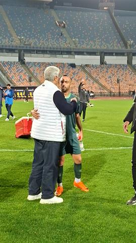 صوره ل نقاش بين كايد والسعيد بعد المباراة وحديث جانبي بين عبد الناصر محمد مدير الكرة وأفشة