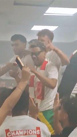 صوره ل احتفالات لاعبي الزمالك بالتتويج بالدوري المصري