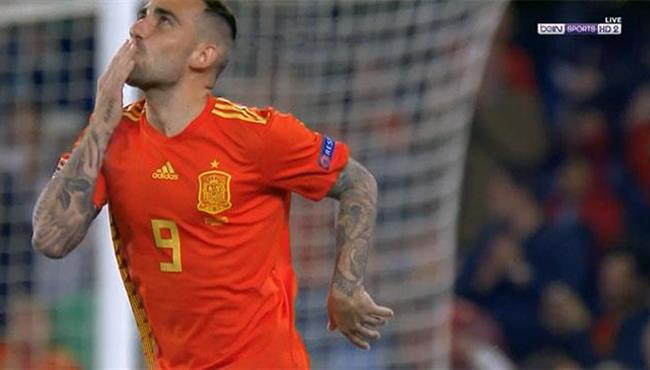 هدف باكو الكاسير في مرمي انجلترا