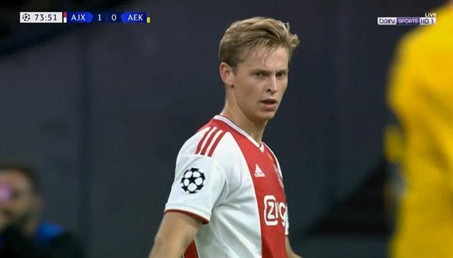 ملخص لمسات دي يونج في مباراة اياكس وأيك أثينا