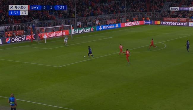 نوير يتصدي لانفراد تام من سون في مباراة بايرن ميونخ وتوتنهام