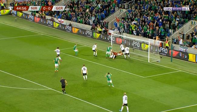 نوير ينقذ مرماه علي مرتين من هدف مؤكد لايرلندا الشماليه في تصفيات امم اوروبا