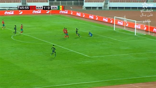 انقاذ ياسين بونو الرائع لمرمي الجزائر من هدف للسنغال بعد خطأ من رومان سايس