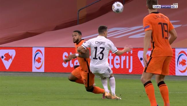 لقطة مهارية مذهلة من ممفيس ديباي في مباراة هولندا والبوسنة تشميسة بالكعب