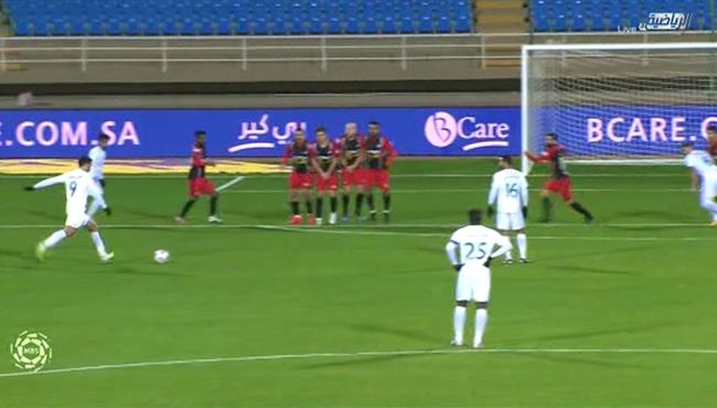 هدف عمر السومة القاتل في مرمي الرائد 2 1 الدوري السعودي