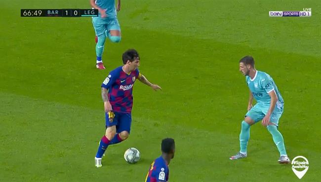 ميسي يتلاعب بلاعبي ليجانس في لقطة مهارية رائعة