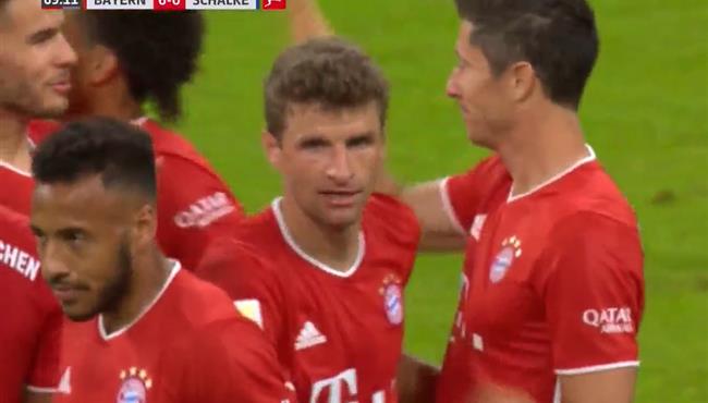 هدف مولر في مرمي شالكه بعد اسيست عالمي من ليفاندوفيسكي