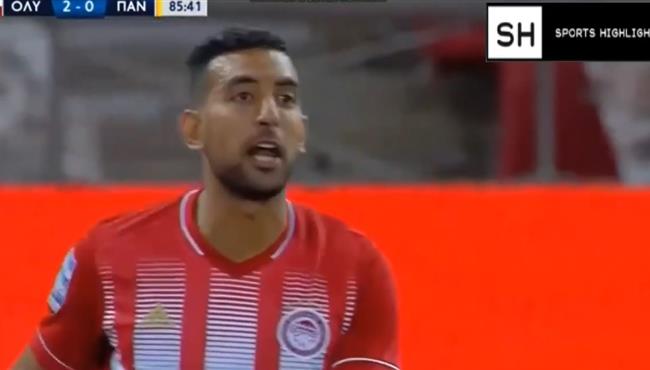 اسيست كوكا لهدف اولمبياكوس الثاني امام بانيتوليكوس في الدوري اليوناني