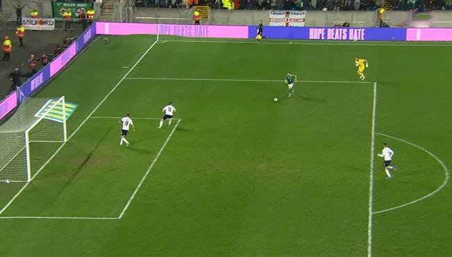 خطأ قاتل من دوناروما كاد ان يتسبب في هدف فوز ايرلندا الشمالية علي ايطاليا