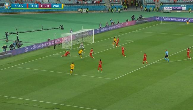 تصدي حارس تركيا يحرم ايرون رامسي من تسجيل هدف محقق