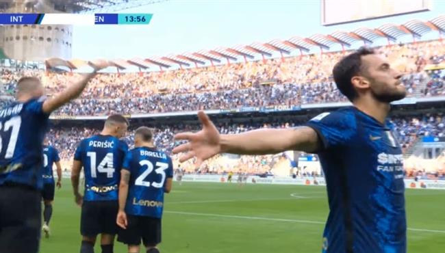 هدف هاكان تشالهان اوجلو الرائع في مرمي جنوي