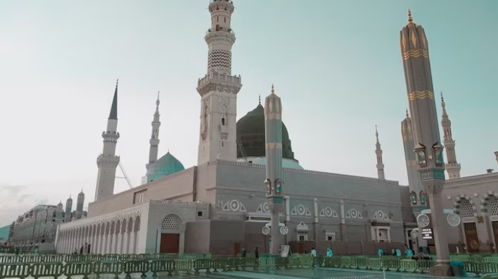 ليس من حب الرسول -صلى الله عليه وسلم- الاحتفال بمولده