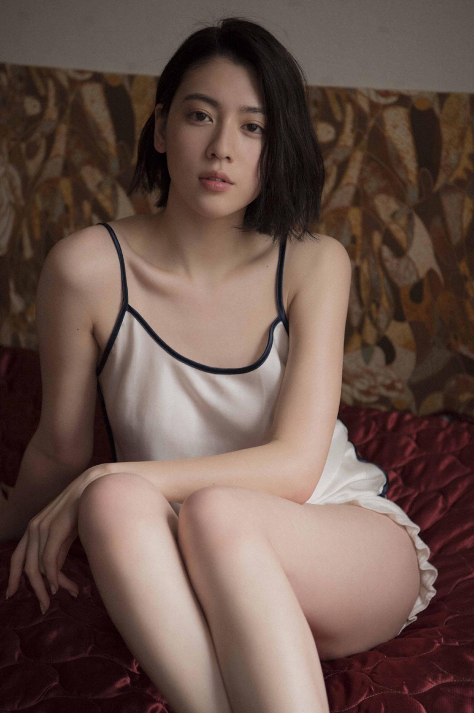 三吉彩花写真
