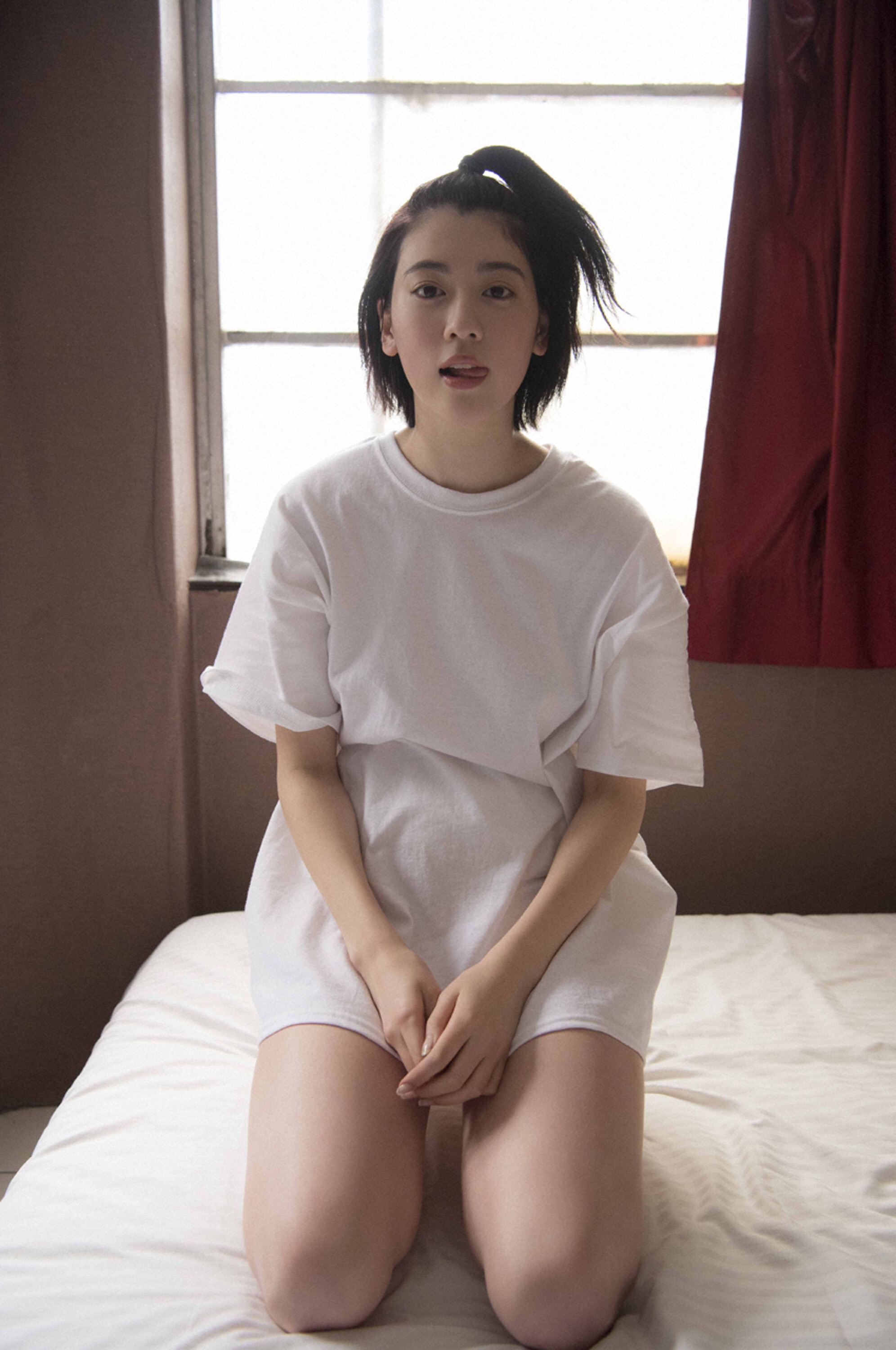 三吉彩花2.jpg
