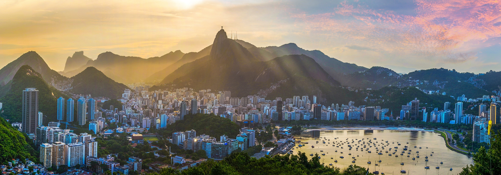 Vista aérea do Rio de Janeiro, Brasil, ao pôr do sol