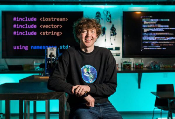 自然言語をプログラミング言語に翻訳。ソースコード生成AIの現状
