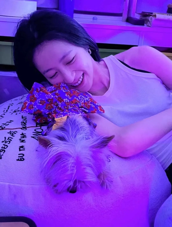 怎麽女明星集體炫背心?