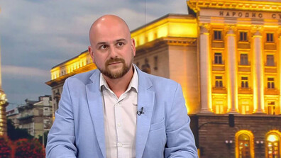 Политолог: Радев избира балансираната политика, за да не трупа негативи в началото на управлението си