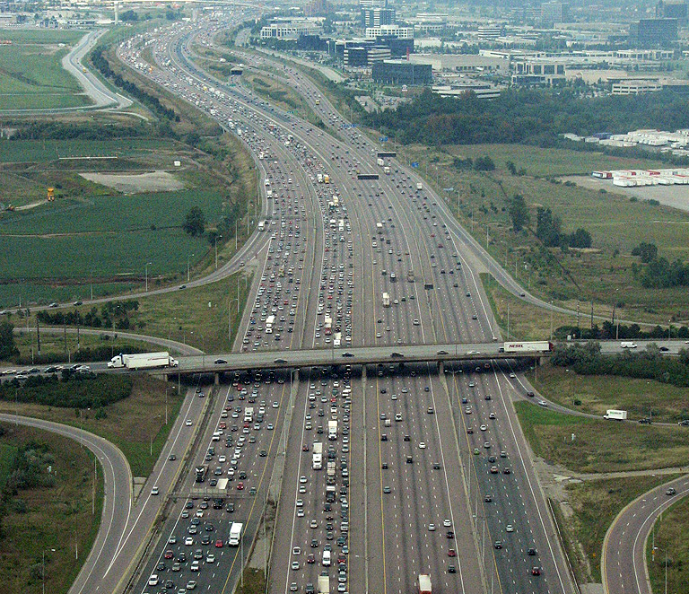Image of higway 401 at 18 lanes wide.