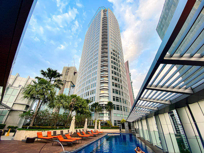 バンコク マリオット ホテル スクンビット(Bangkok Marriott Hotel Sukhumvit)のプールと外観