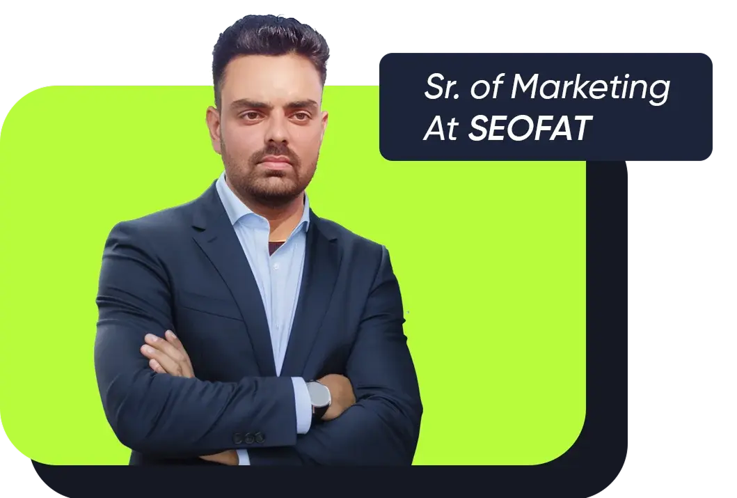 Man in pak gebaart, getiteld 'met Trevin Shirey, VP Marketing bij WebFX