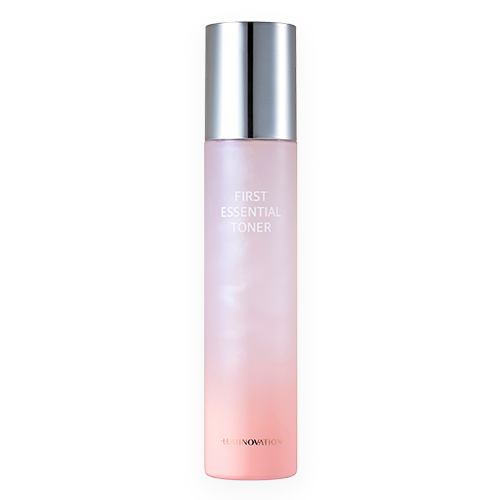 Luminovation™ First Essential Toner : Formulé pour éclaircir la peau et améliorer l'apparence des rides et ridules.