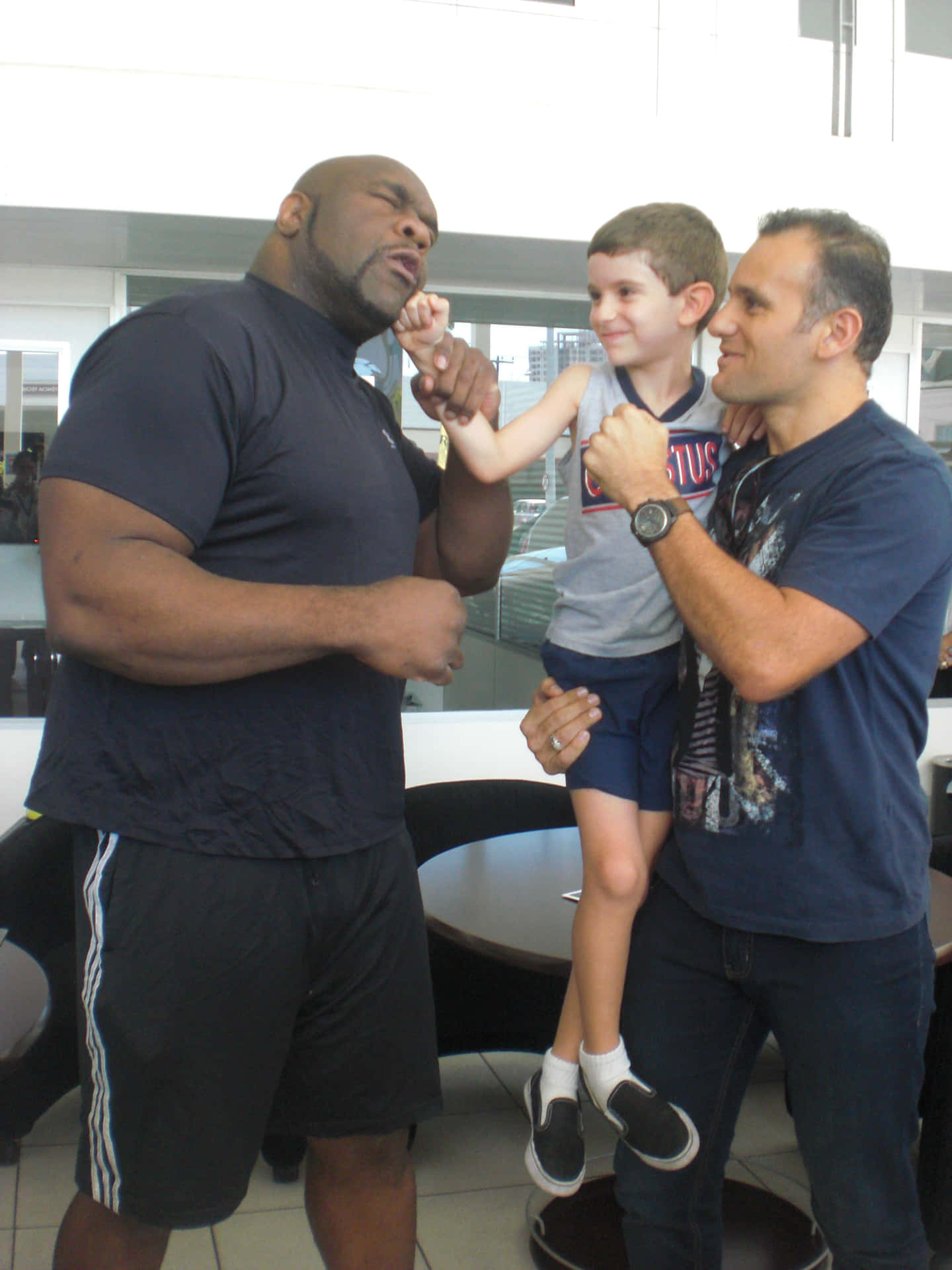 Süßerbob Sapp Mit Seinen Fans Wallpaper