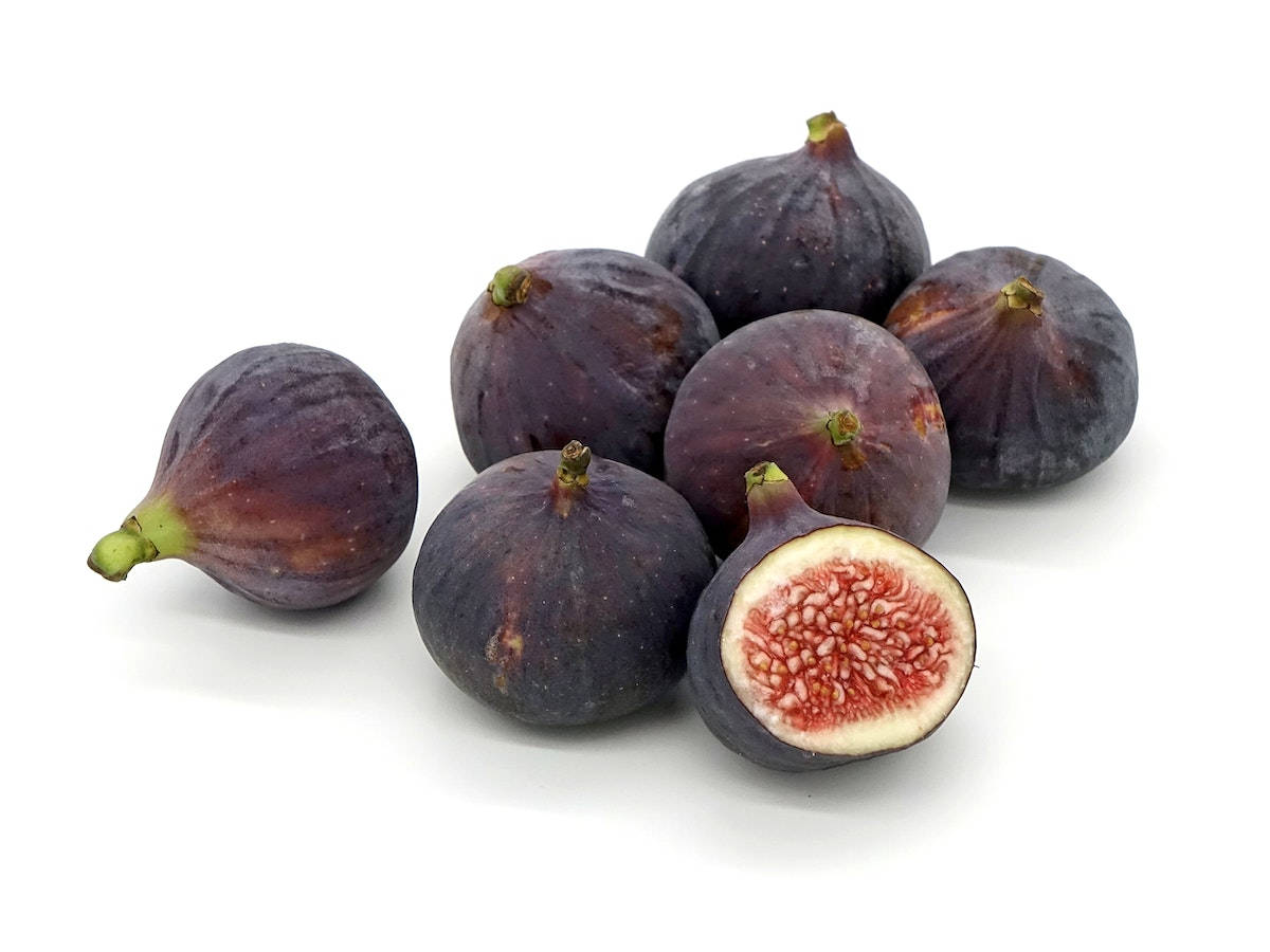 Fruttidi Ficus Carica Su Sfondo Bianco. Sfondo