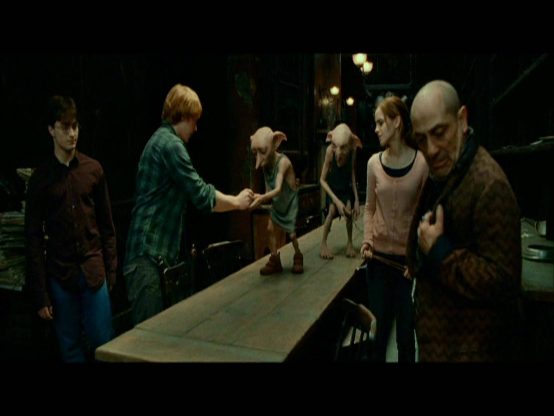 Trist Dobby Elgen med Ron Weasleys Sokker Wallpaper