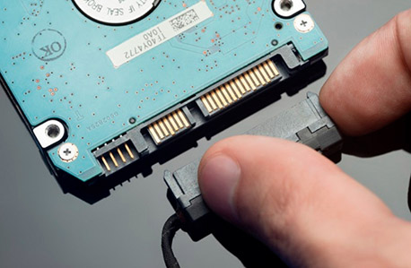 ドライブを別のコンピューターに接続してください ドライブを別のコンピューターに接続してください