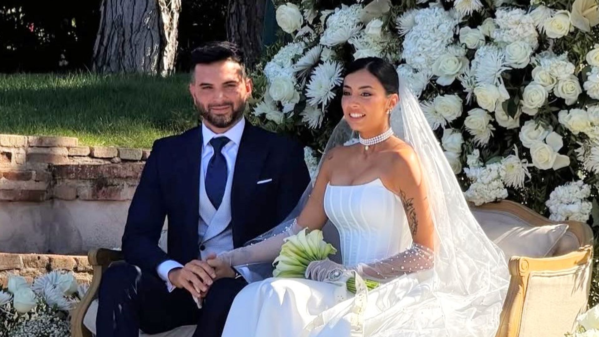 Lo que no se vio del 'sí, quiero' de Suso Álvarez y Marieta: del baile al segundo look de la novia
