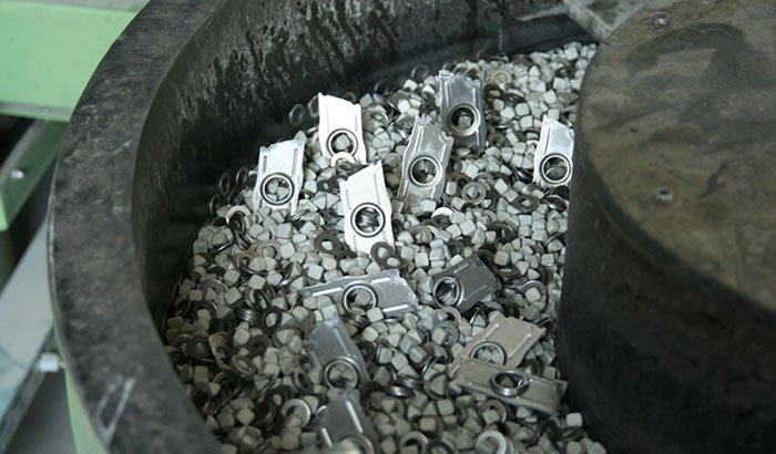 ceramic-media-deburring-and-polishing-machining-parts