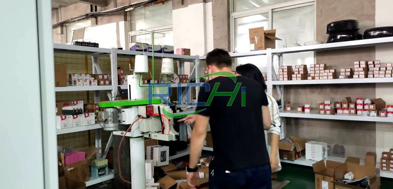visita di u cliente per a macchina di insaccamentu