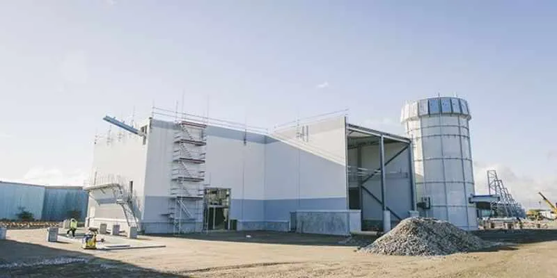 Byggingarverkefni fyrir 5 t/klst viðarkornvinnslustöð