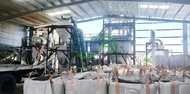 Satış üçün ağac qranulları Ekvador